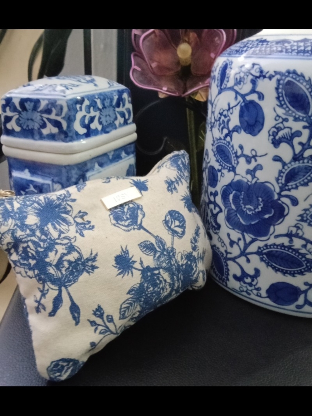 Ipsy Glam Bag – Blue & White Floral Toile Cosmetic PouchIpsy branded